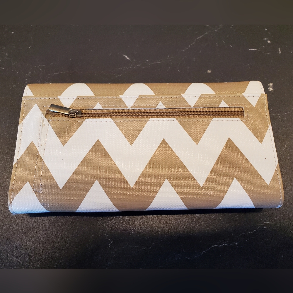 Women's Wallet Geometric Pattern. - Picture 3 of 4